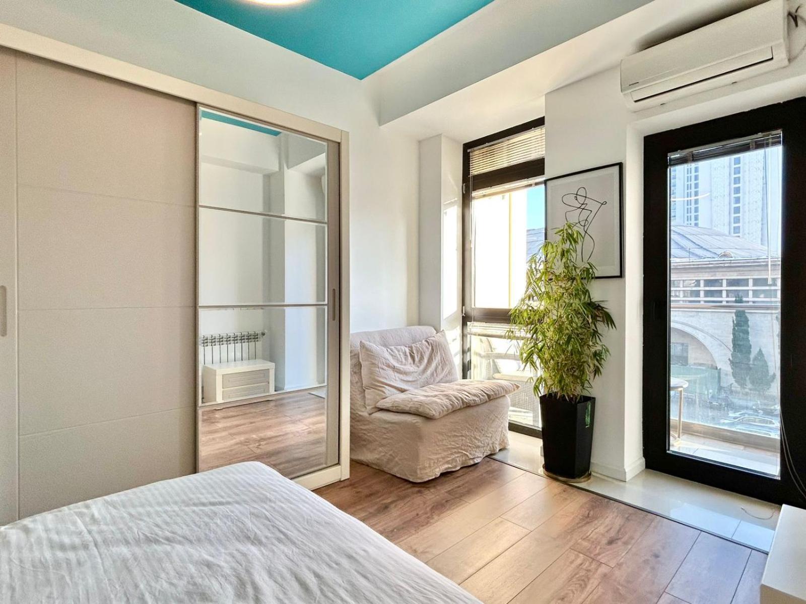 City Center - Next To Holiday Inn -2Br Apartment Tbilisi Exterior foto
